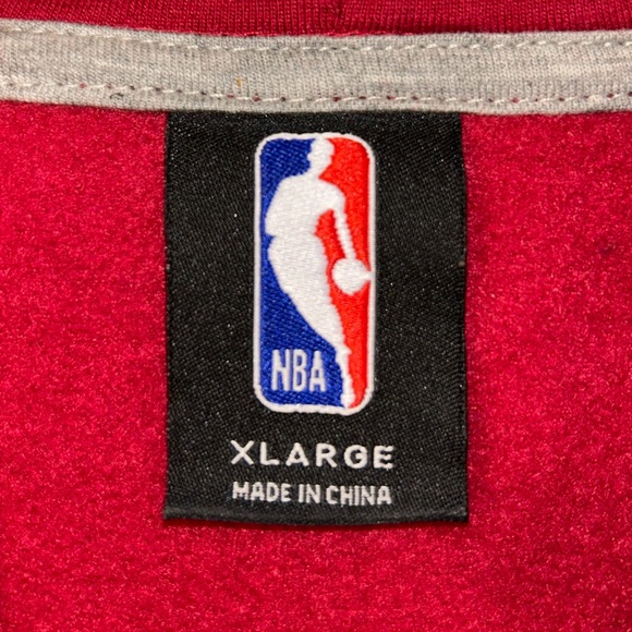 πποΈ Cleveland Cavaliers Marquee Stadium NBA Basketball Hoodie ποΈπ - Picture 5 of 13